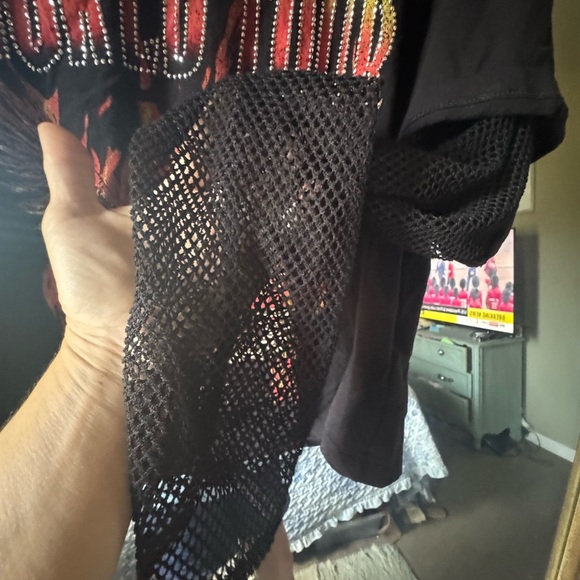 Fashion Nova Black World Tour Graphic Top - Picture 4 of 6